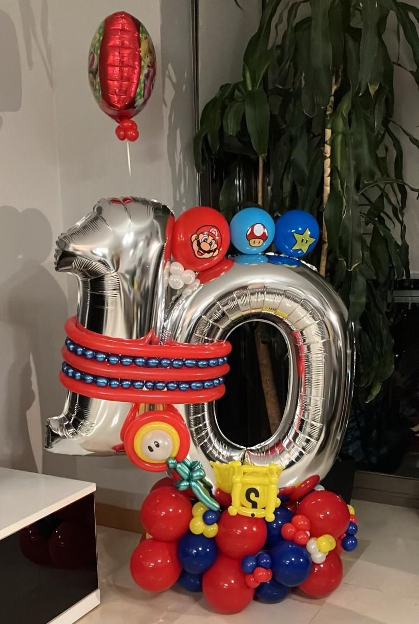 Celebración de cumpleaños con globos